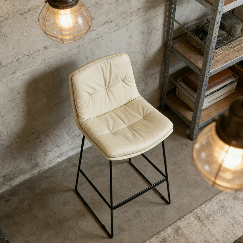 LIVARA Modern Bar Stool - PU Upholstered Ergonomic Padded Seat, Supportive Backrest, Stable Metal Legs, Kitchen & Bar Use, Seat Height 65cm - White - Image 4
